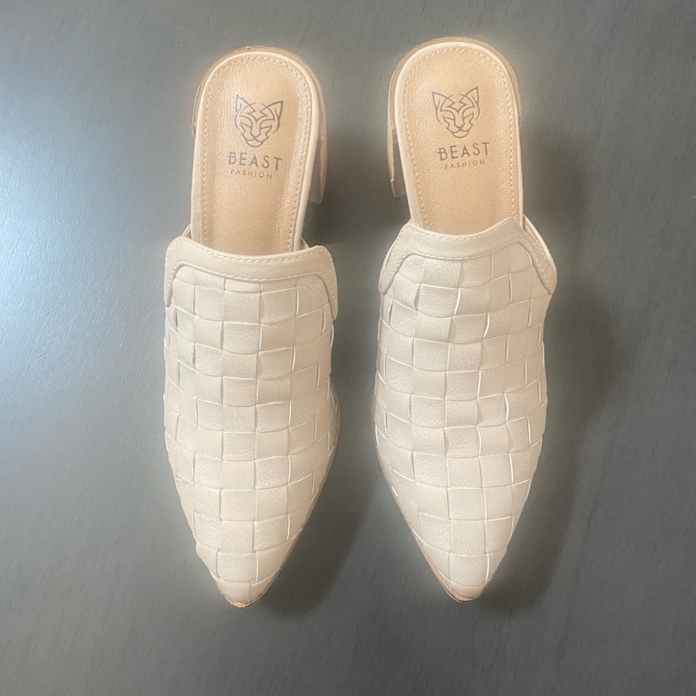 Beast fashion mule shoe size 8.5